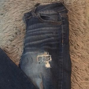 Very cute ripped jeans that don’t show to much